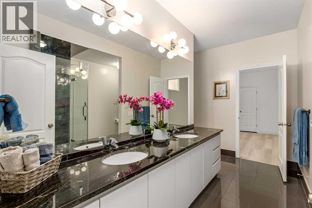 The bedrooms are connected by a spacious bathroom