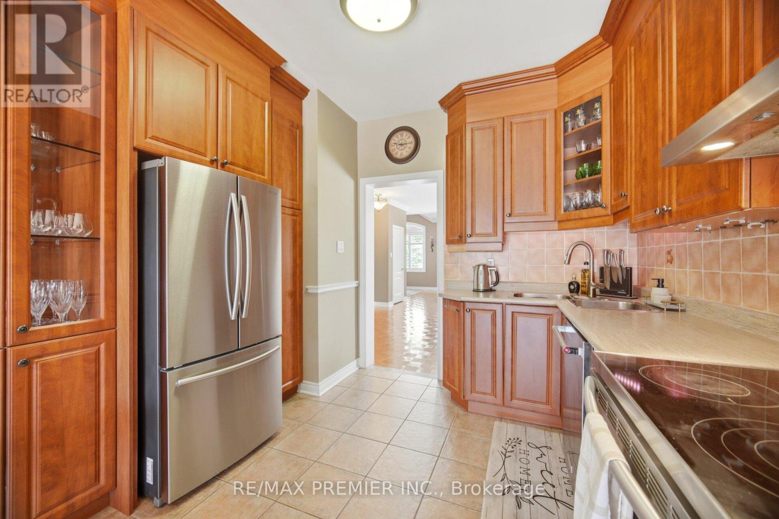 137 BLACKTHORN DRIVE - 10