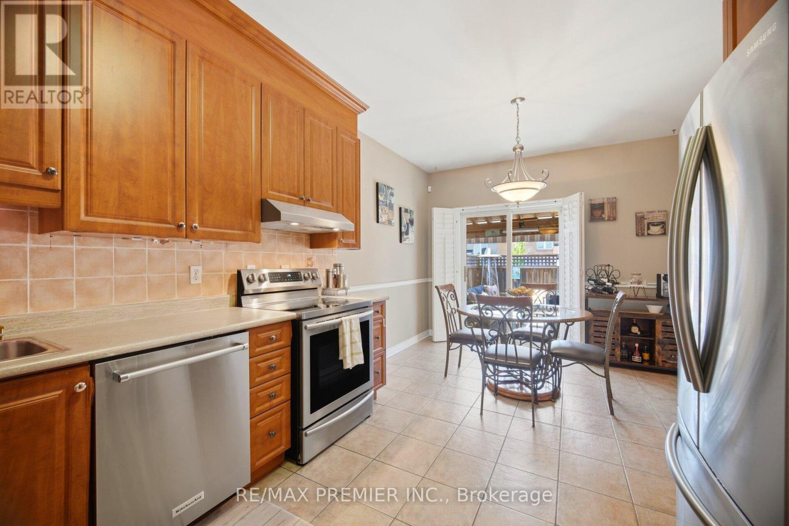 137 BLACKTHORN DRIVE - 11