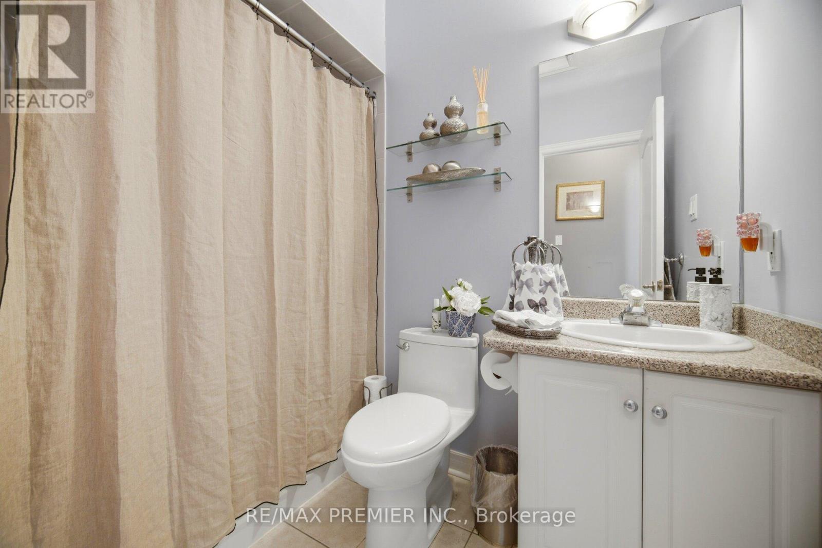 137 BLACKTHORN DRIVE - 20
