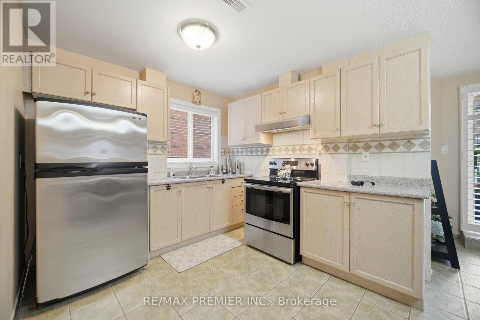 137 BLACKTHORN DRIVE - 27