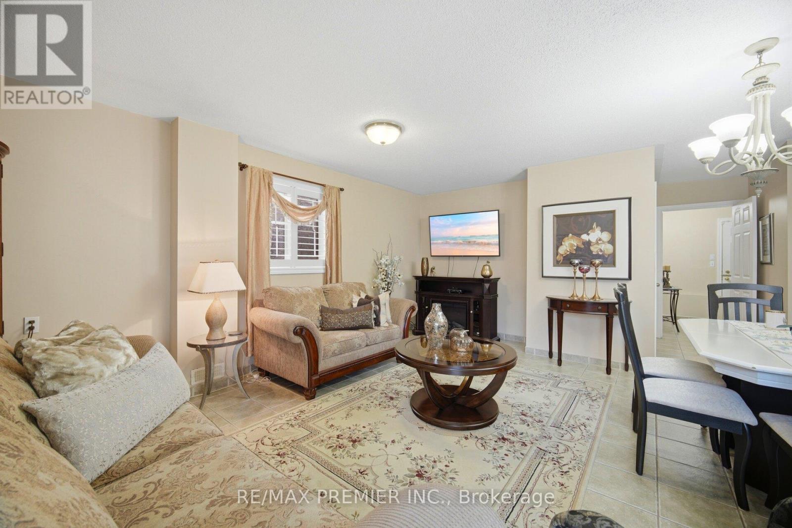 137 BLACKTHORN DRIVE - 29