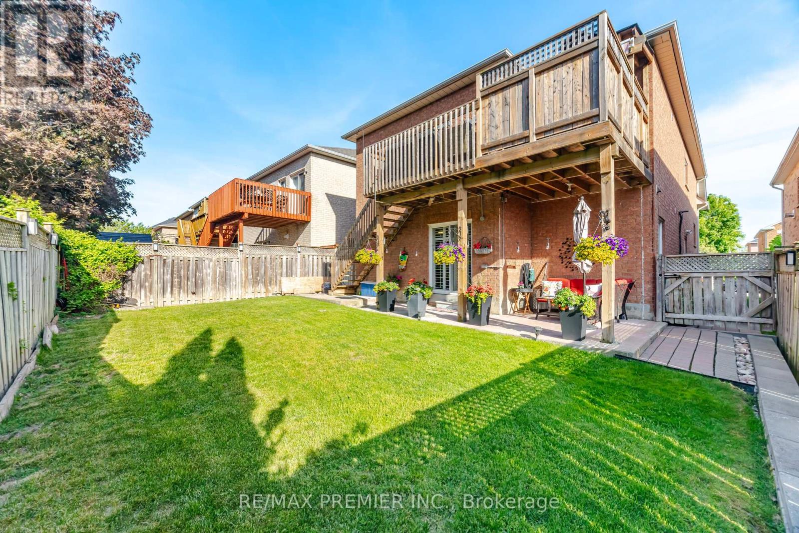 137 BLACKTHORN DRIVE - 34