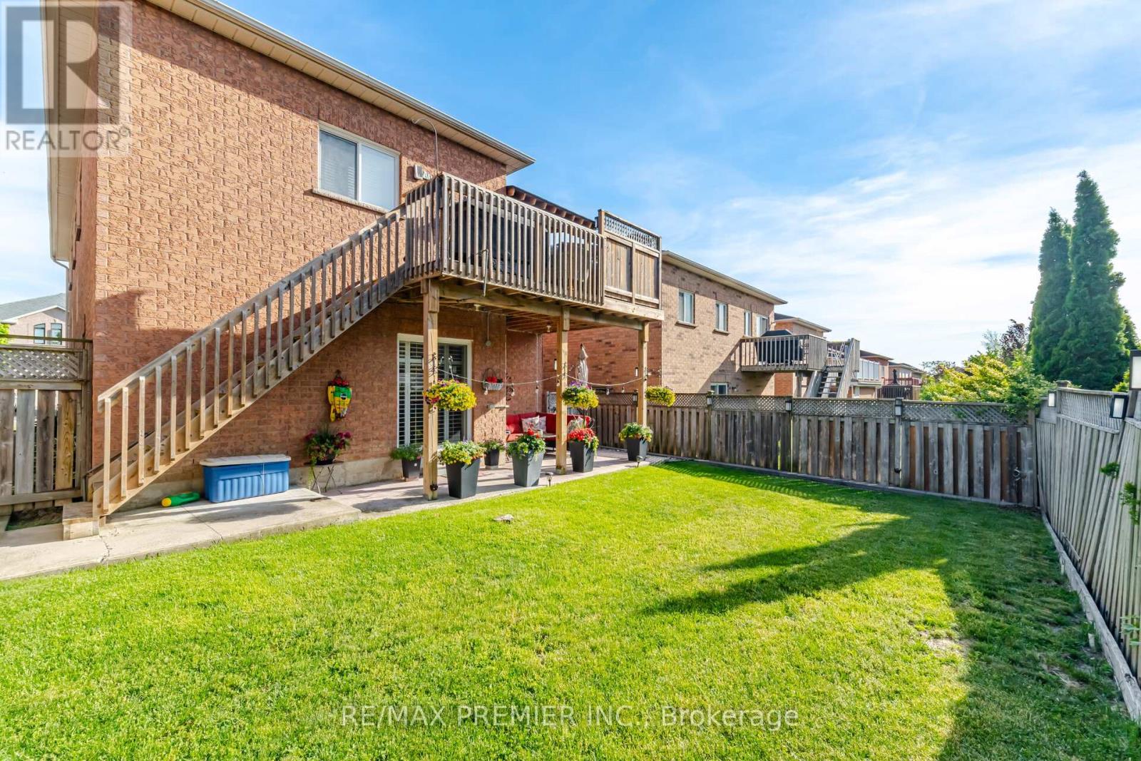 137 BLACKTHORN DRIVE - 35