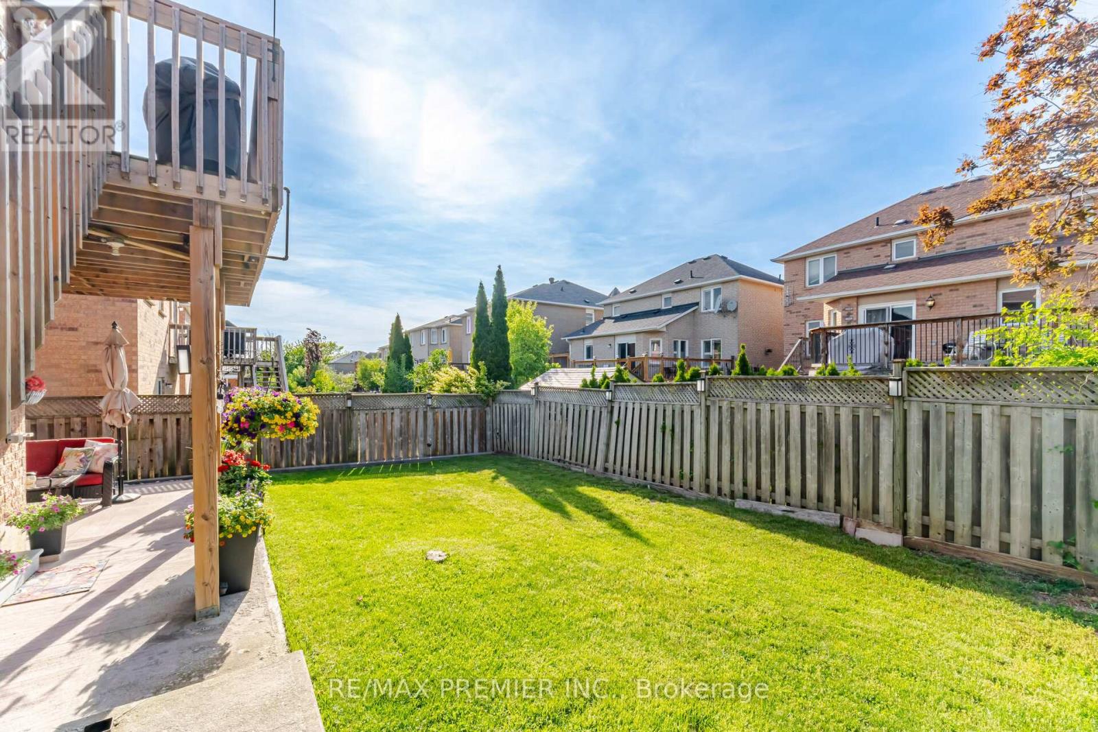 137 BLACKTHORN DRIVE - 36
