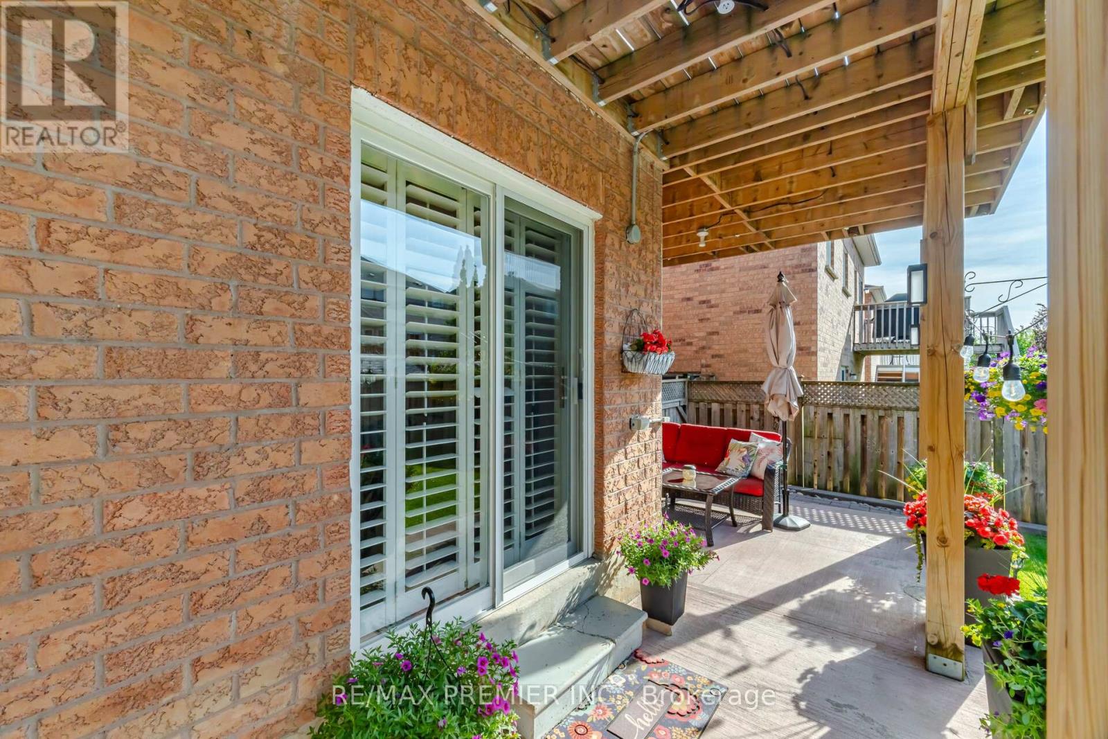 137 BLACKTHORN DRIVE - 37