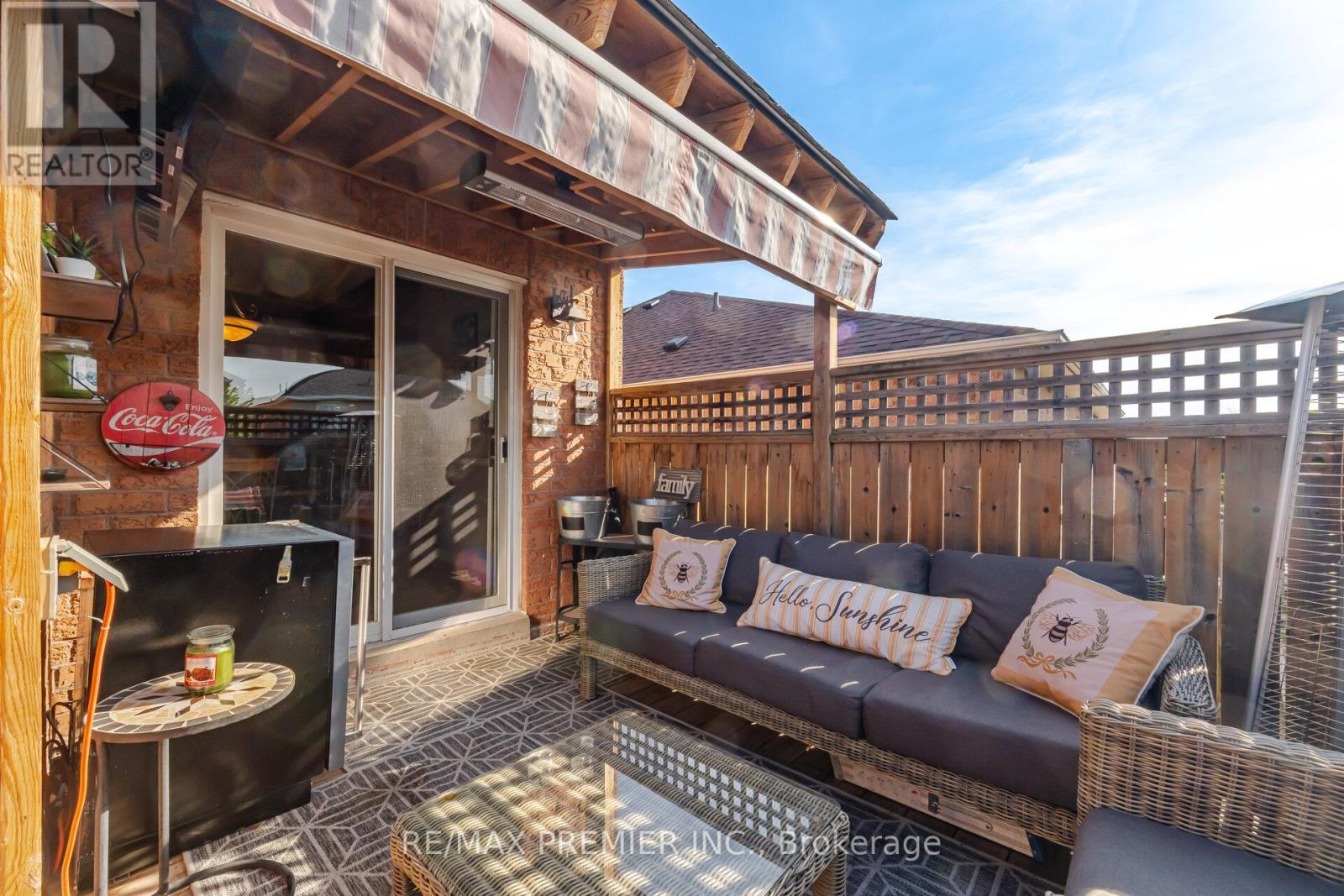 137 BLACKTHORN DRIVE - 39