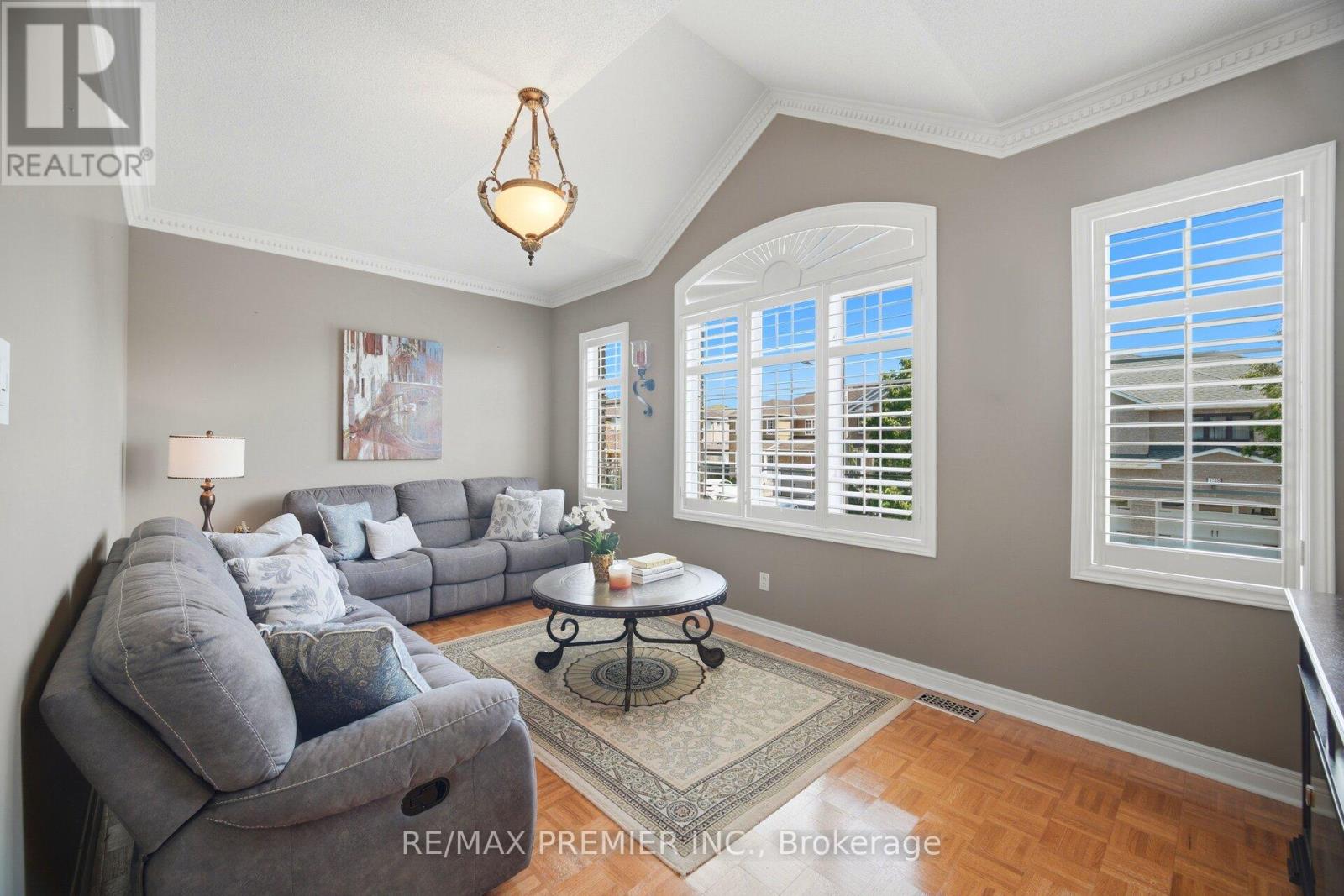 137 BLACKTHORN DRIVE - 6