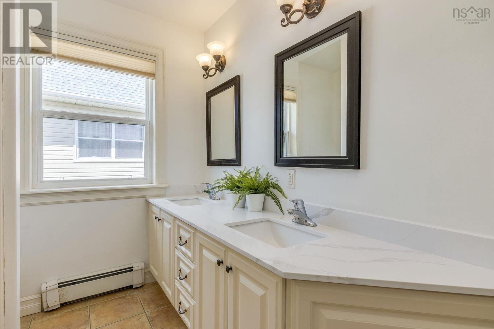 15 Kingsbury Way - 22