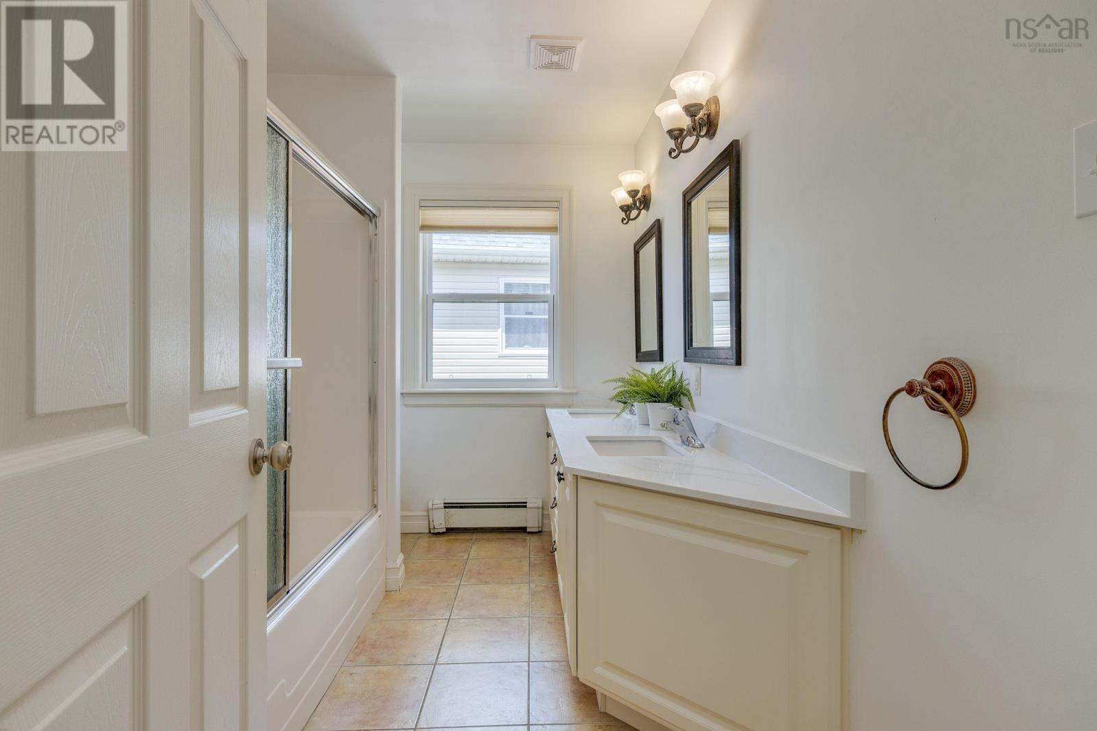 15 Kingsbury Way - 23