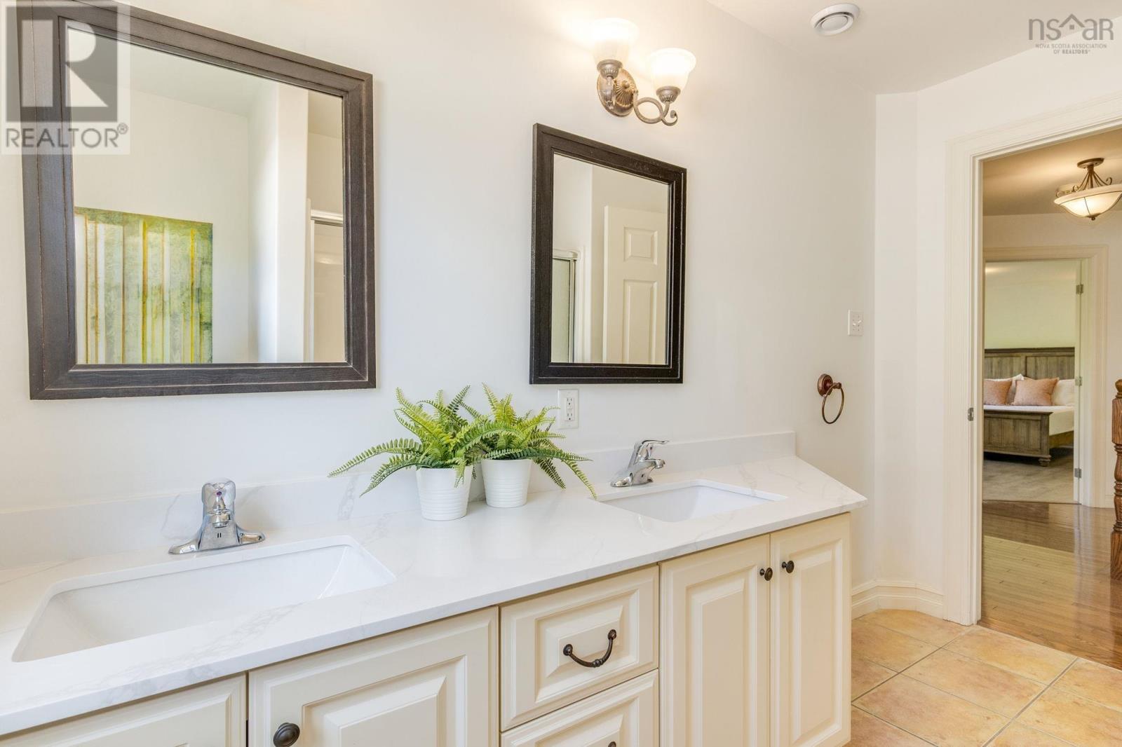 15 Kingsbury Way - 24