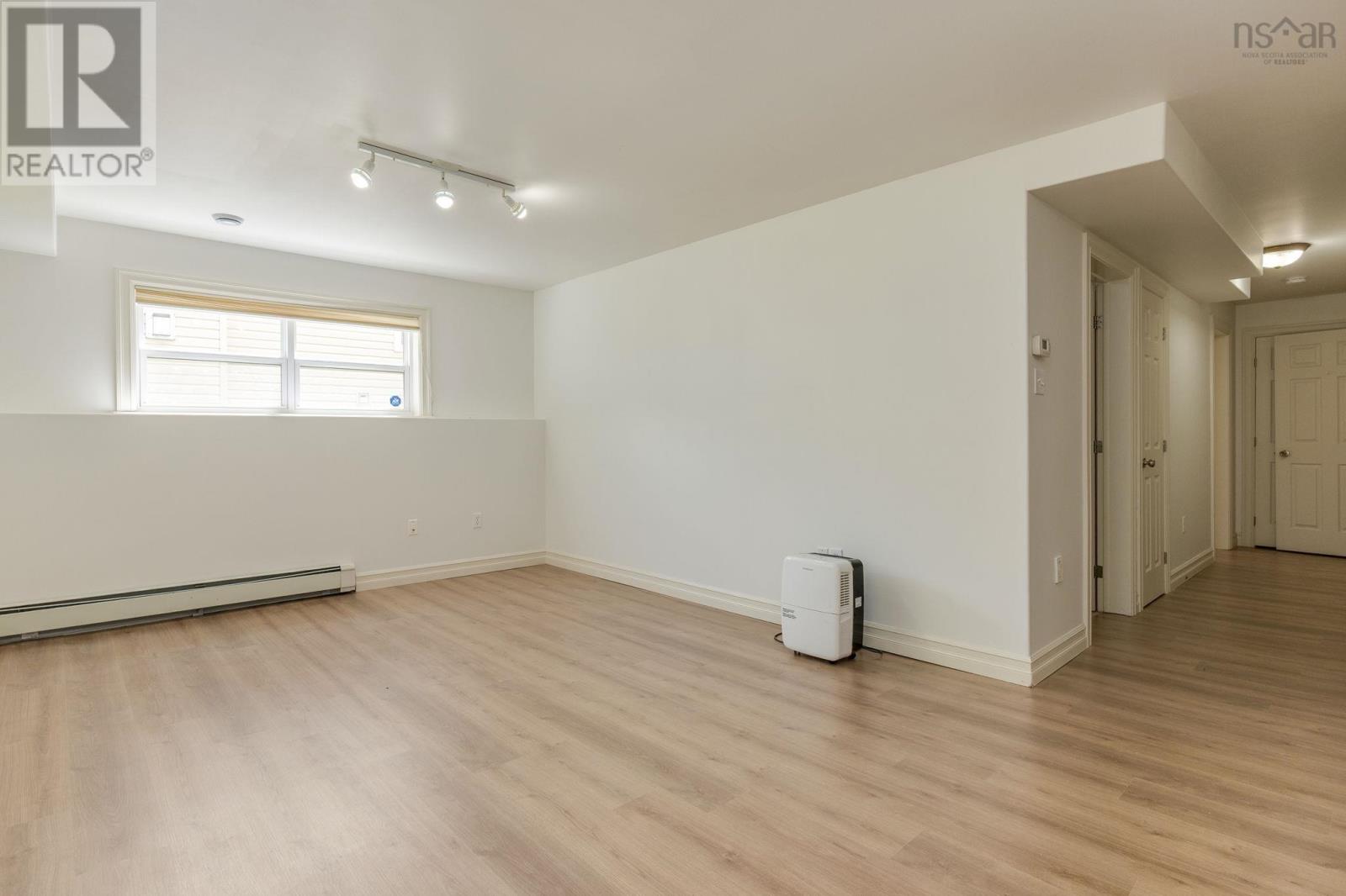 15 Kingsbury Way - 41