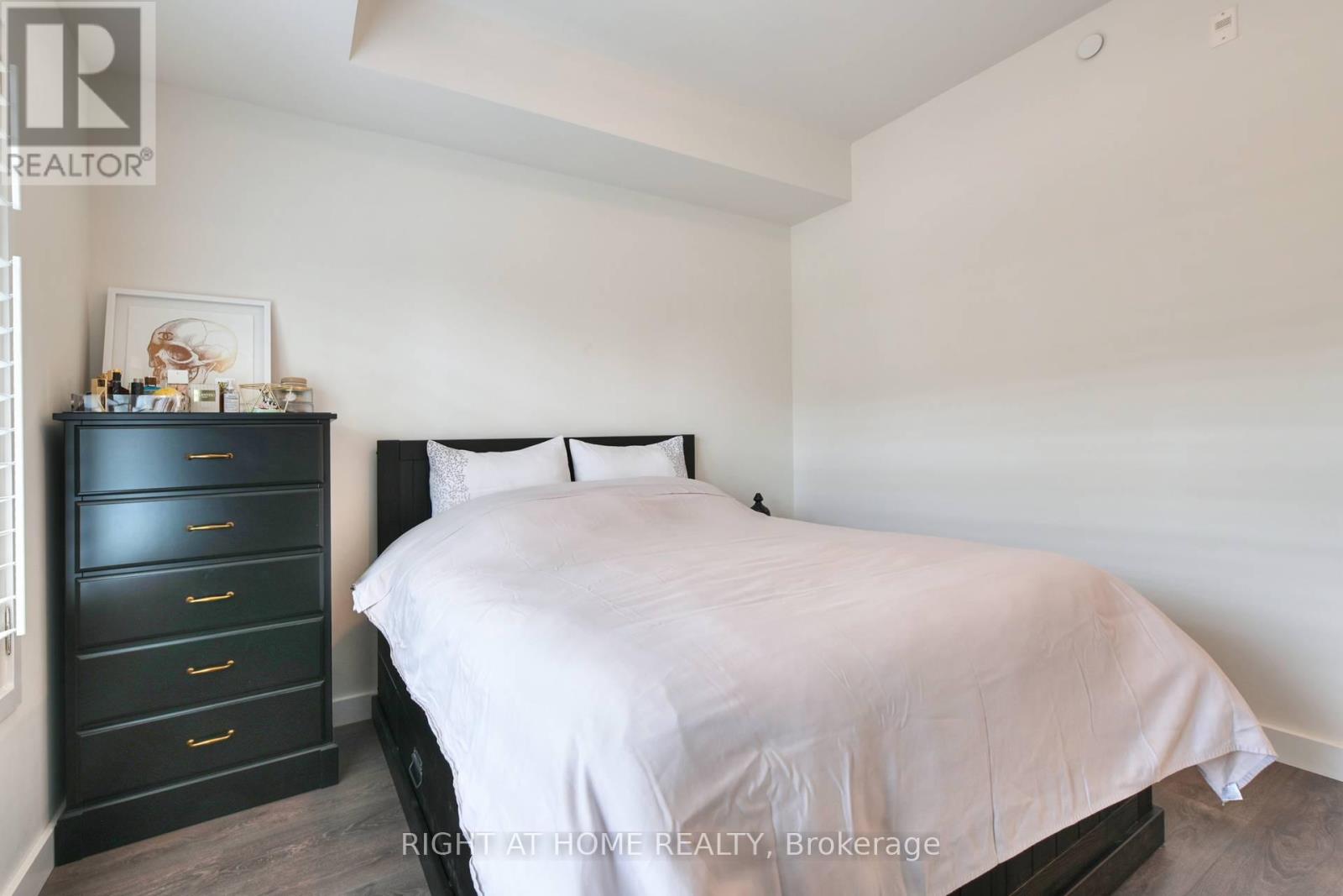 #101 5035 HARVARD ROAD - 16