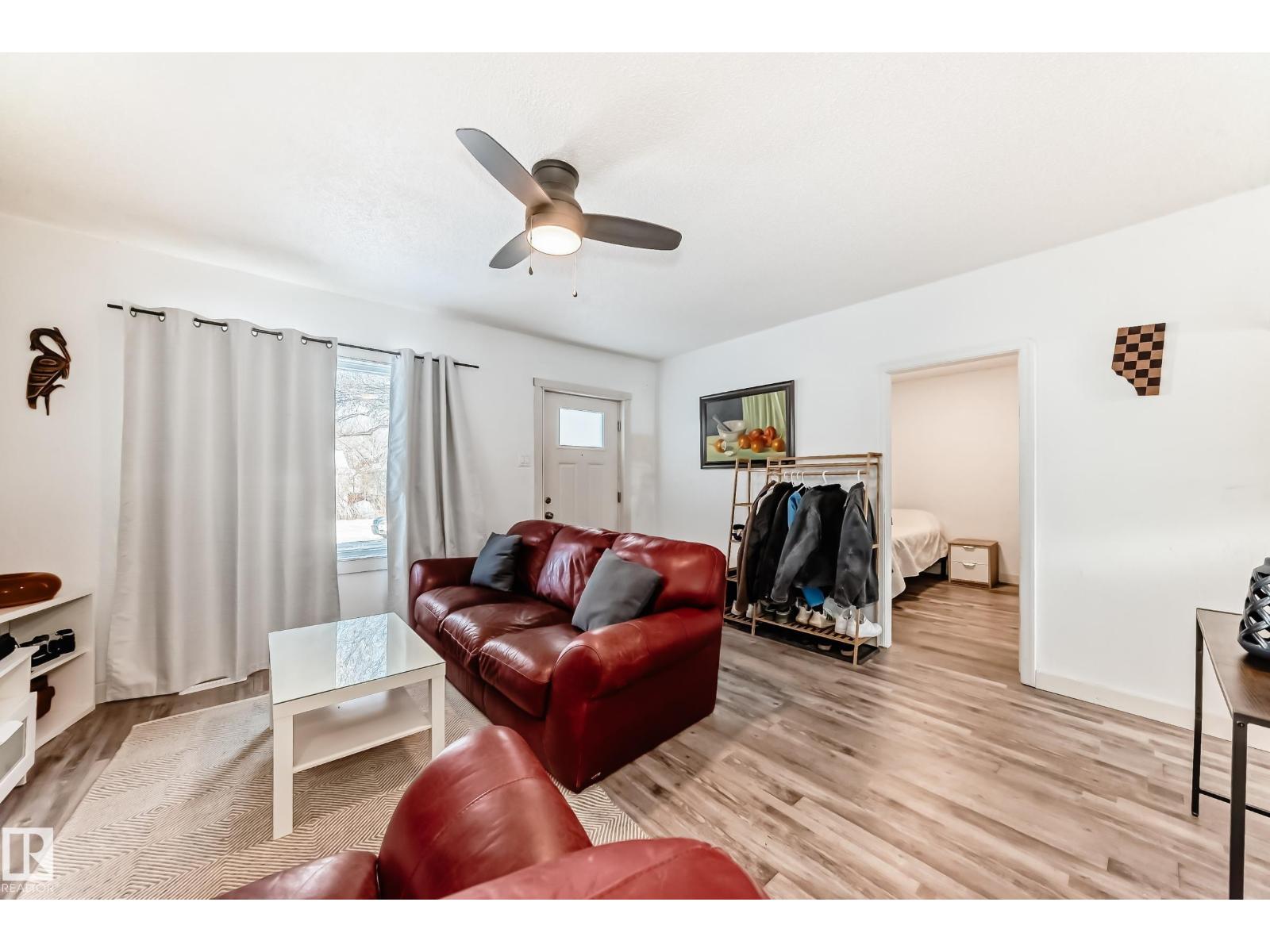 11429 89 ST NW - 10