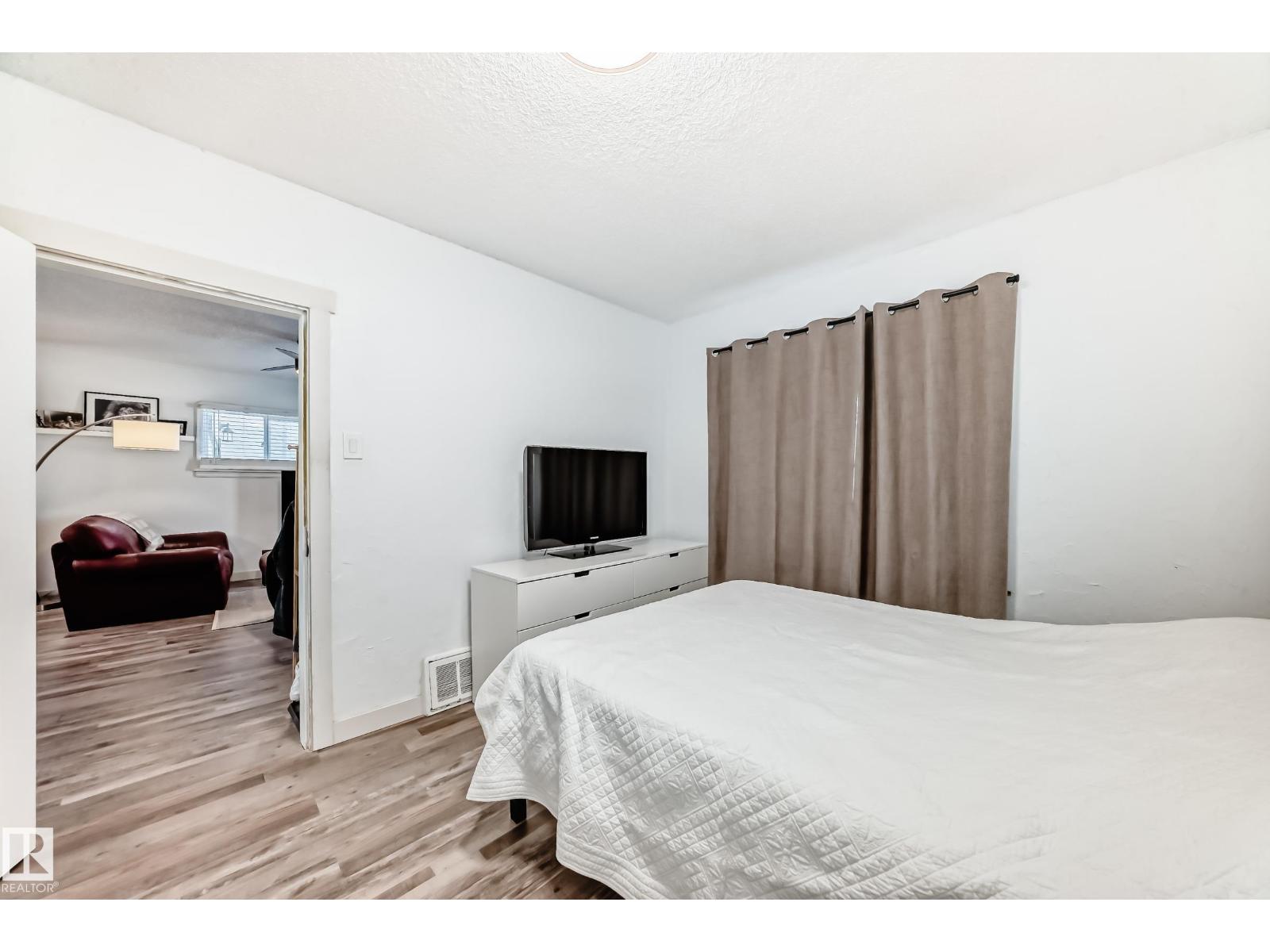 11429 89 ST NW - 14