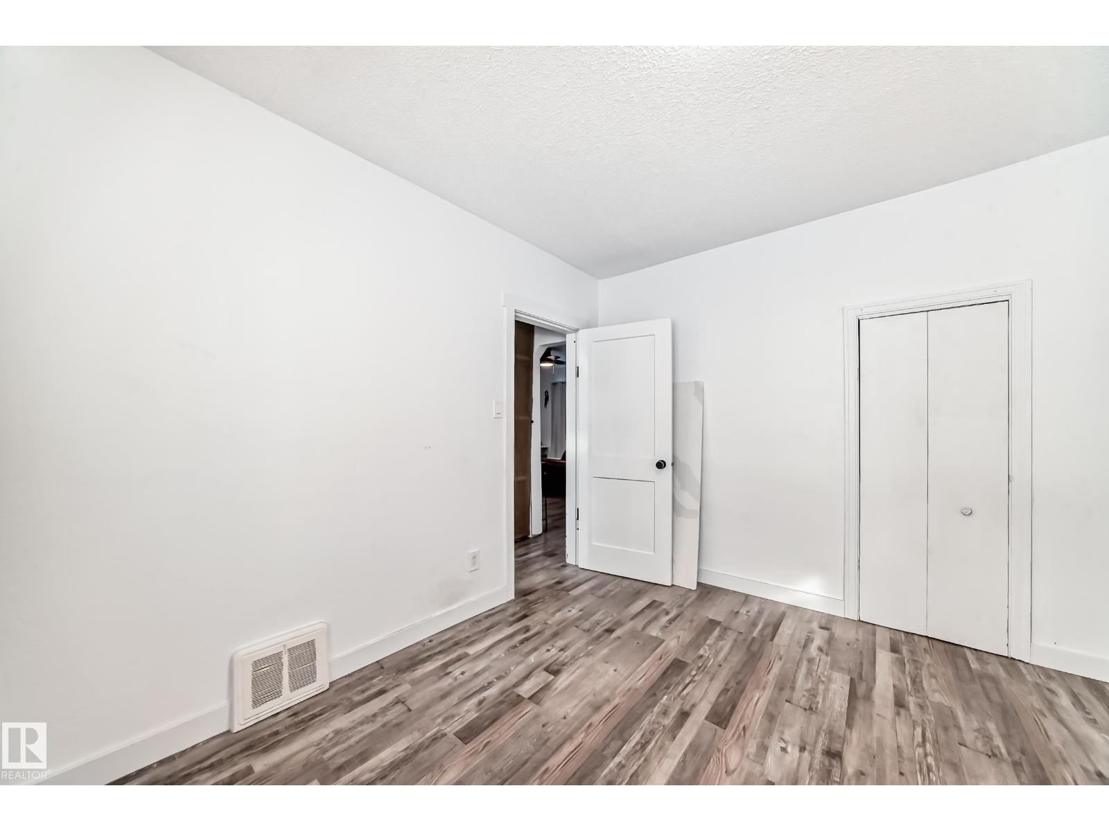 11429 89 ST NW - 20