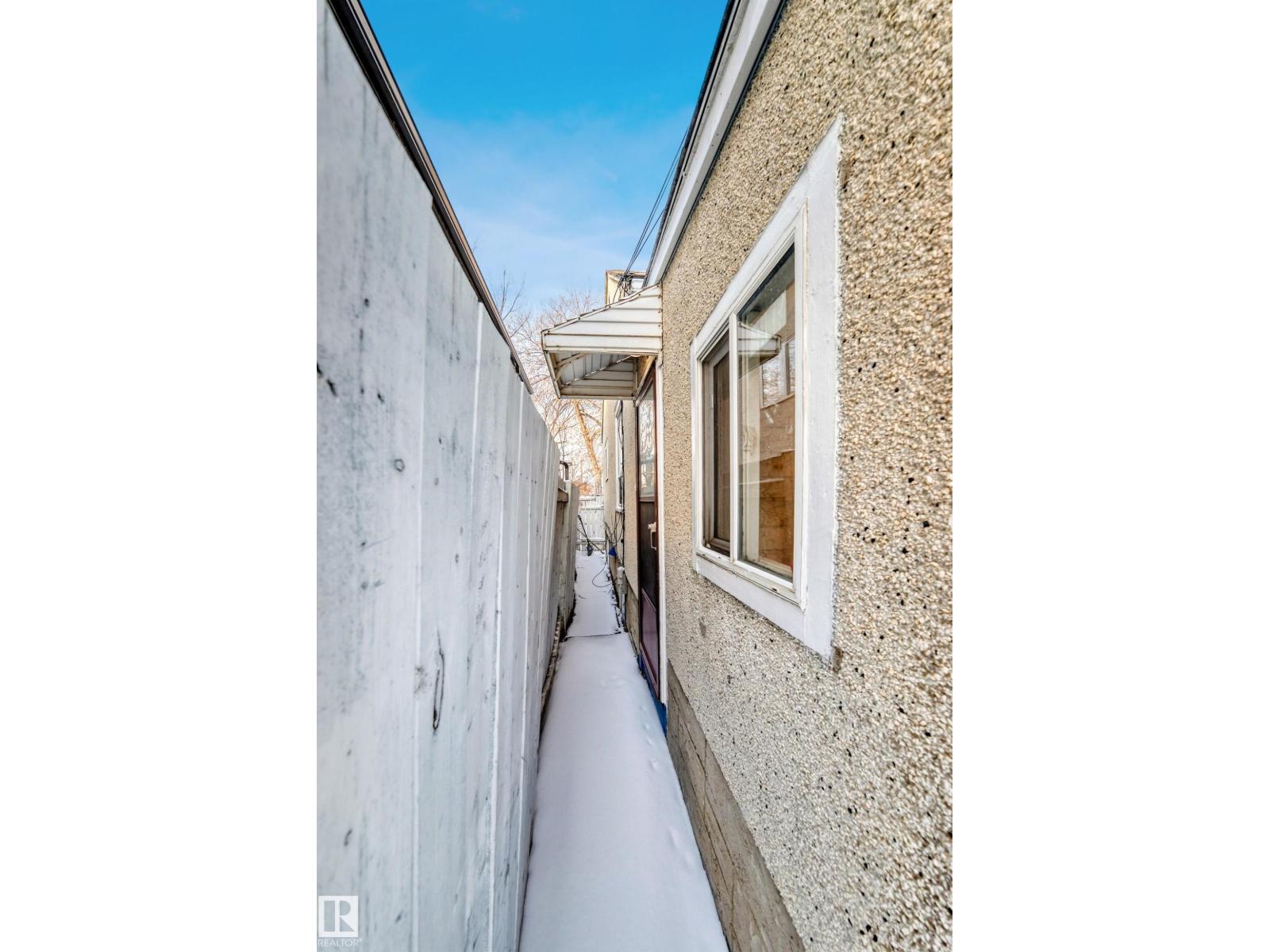 11429 89 ST NW - 38