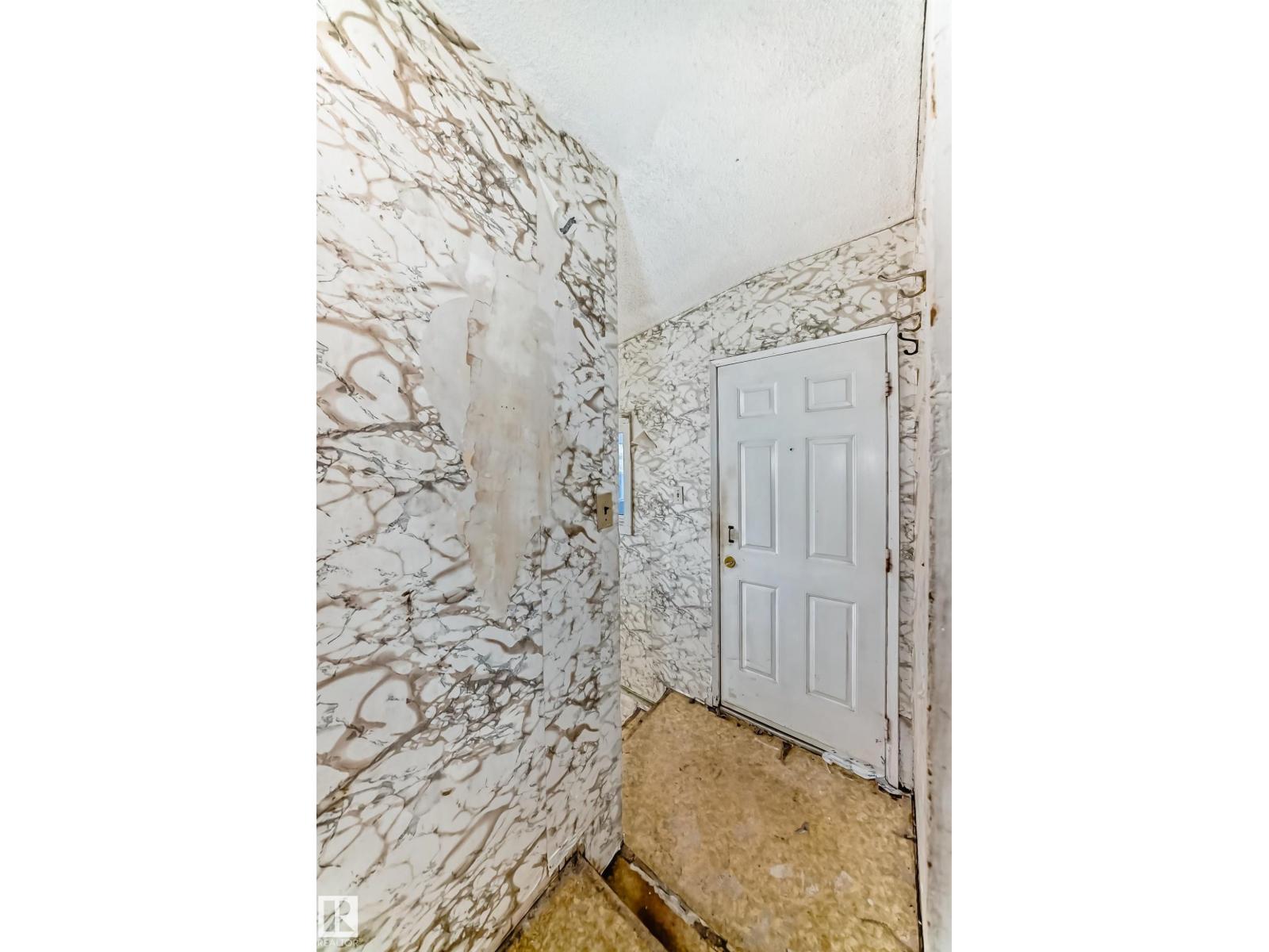 11429 89 ST NW - 39