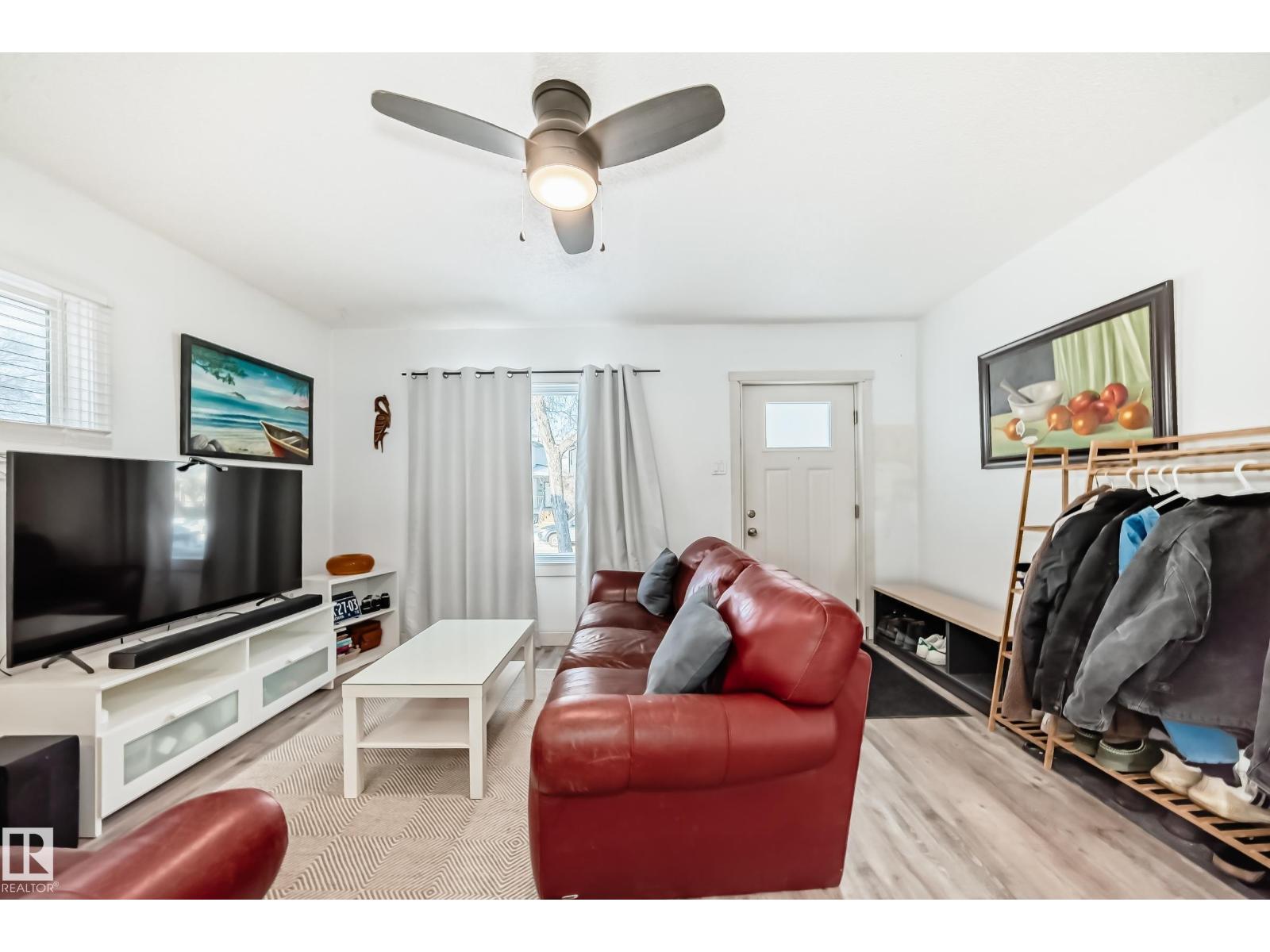 11429 89 ST NW - 9