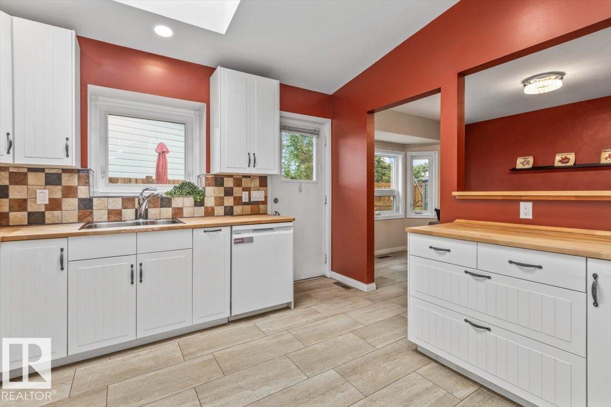 10452 18 AV NW — photo 12
