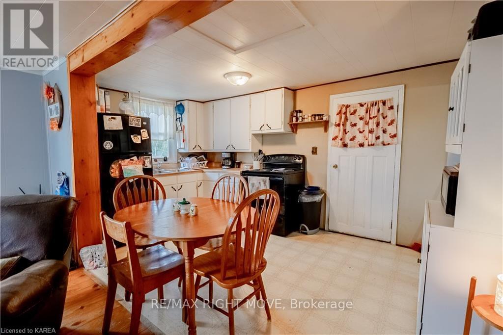 103 BAY STREET - 5