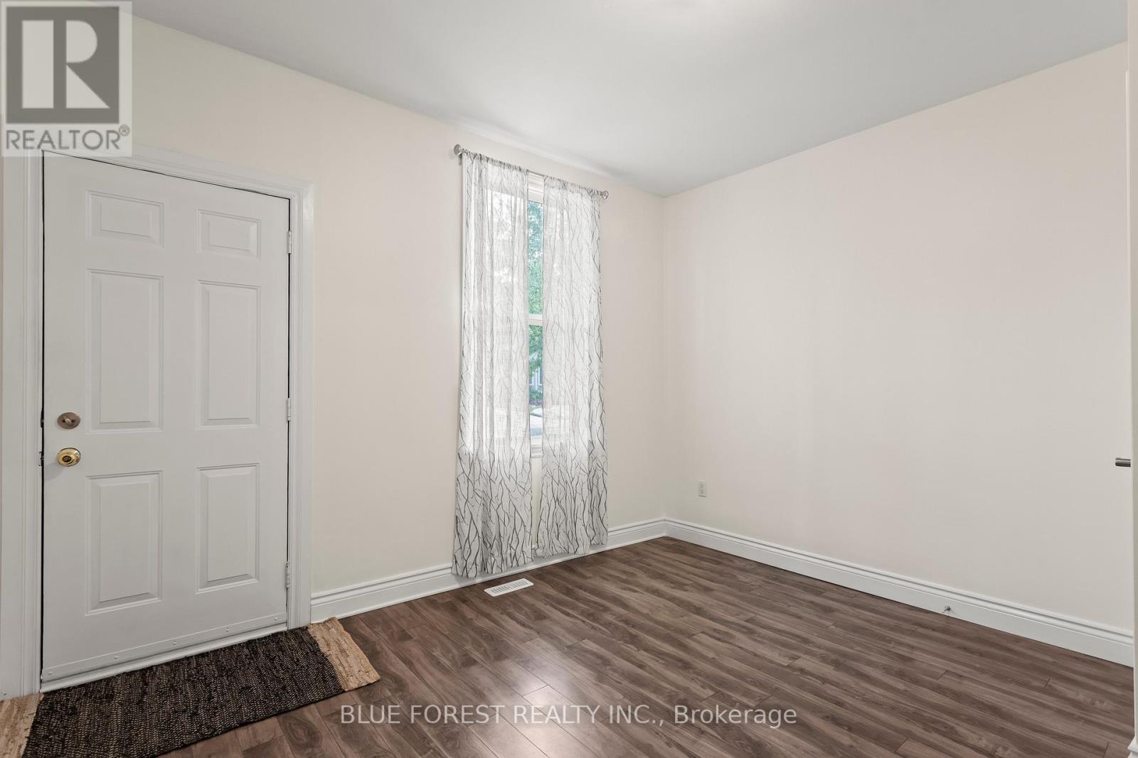 832 QUEENS AVENUE - 17