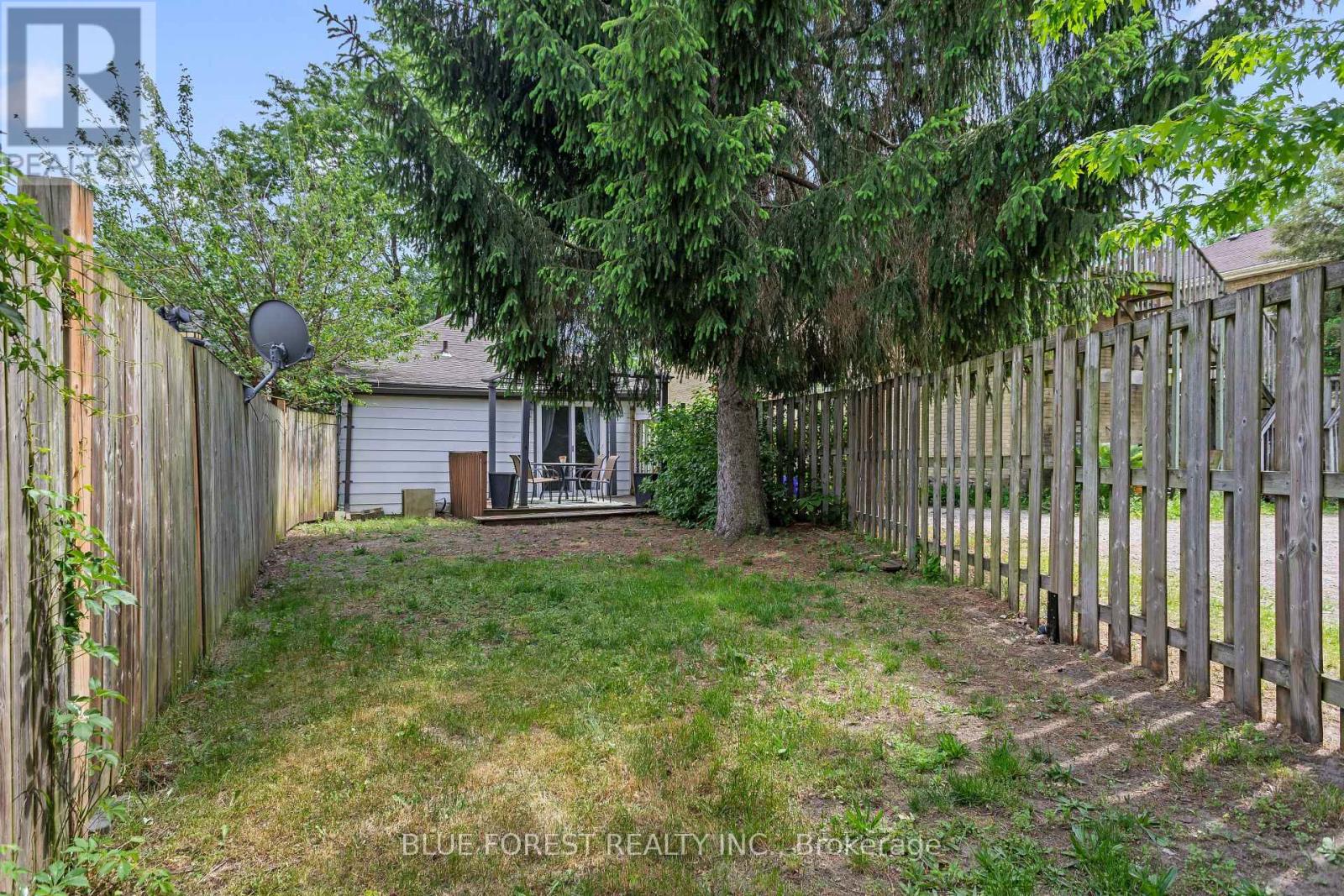 832 QUEENS AVENUE - 23