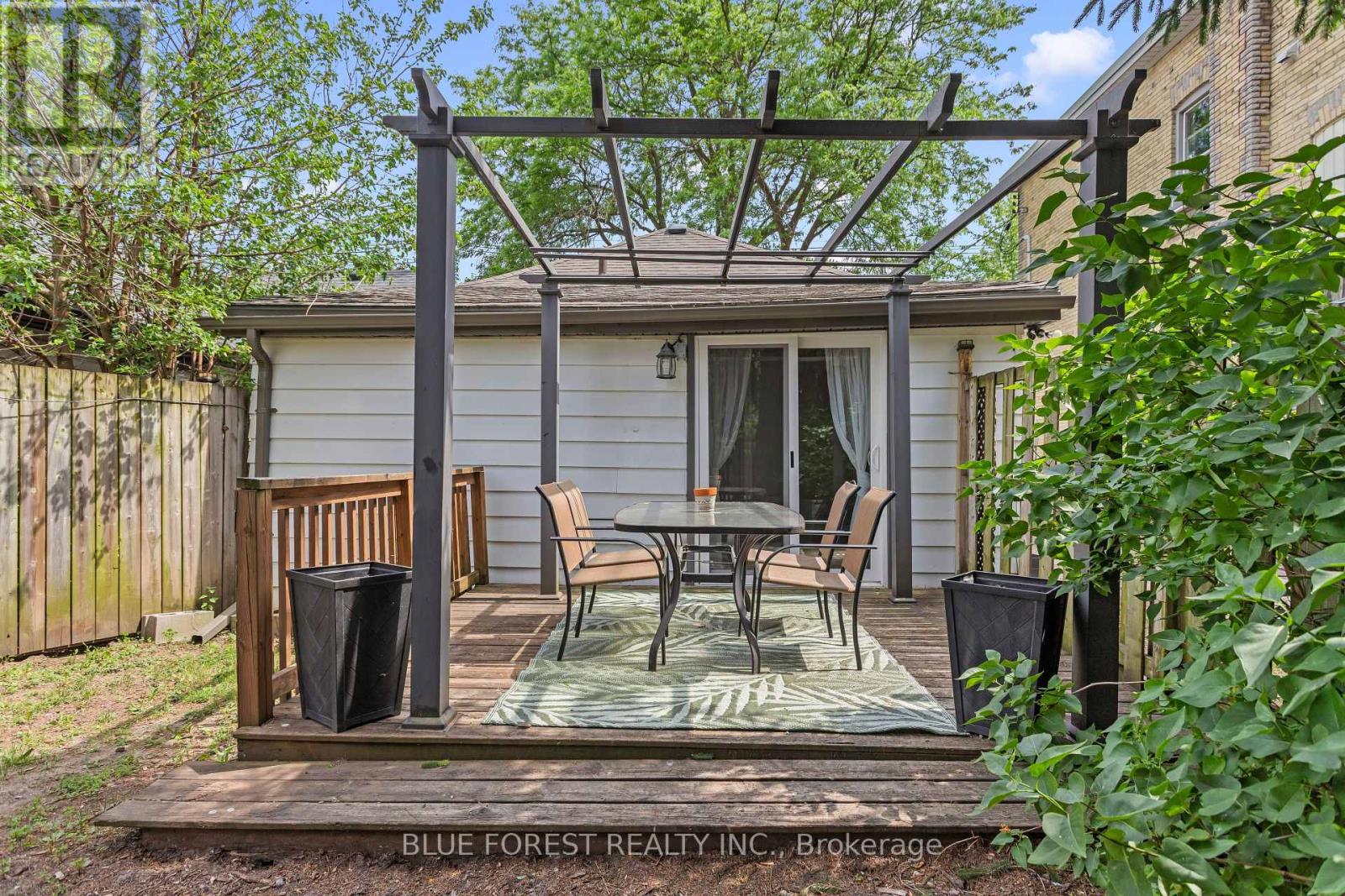 832 QUEENS AVENUE - 19