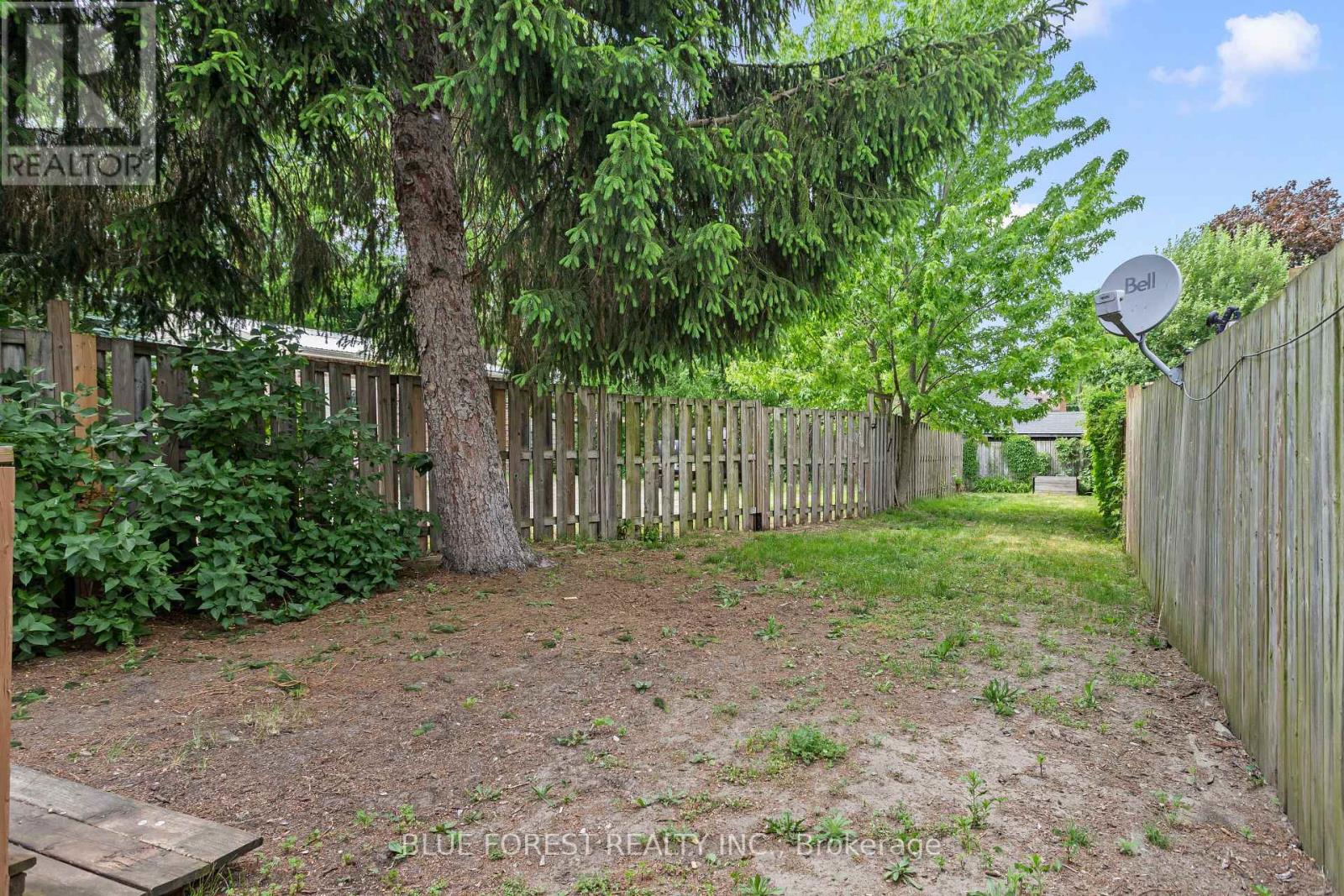 832 QUEENS AVENUE - 21