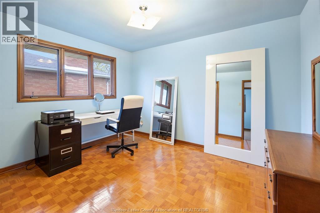 1565 ROXBOROUGH - Image 14