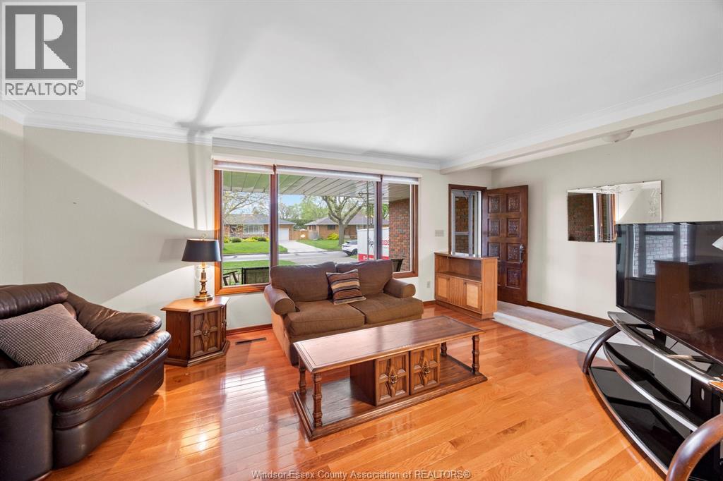 1565 ROXBOROUGH - Image 3
