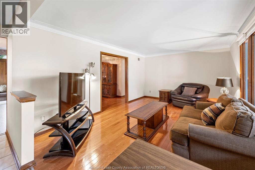 1565 ROXBOROUGH - Image 4