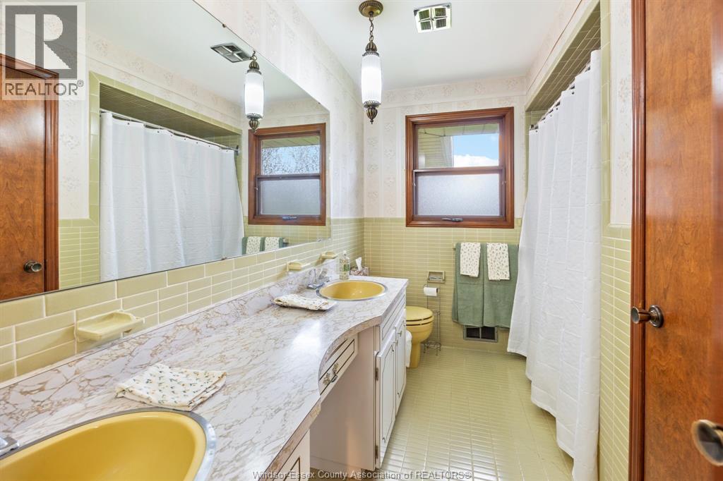 1565 ROXBOROUGH - 12