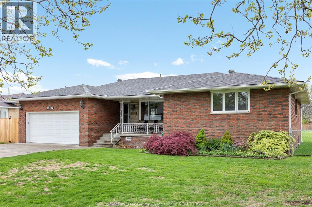 1565 ROXBOROUGH - 1