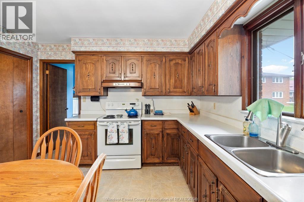 1565 ROXBOROUGH - 9