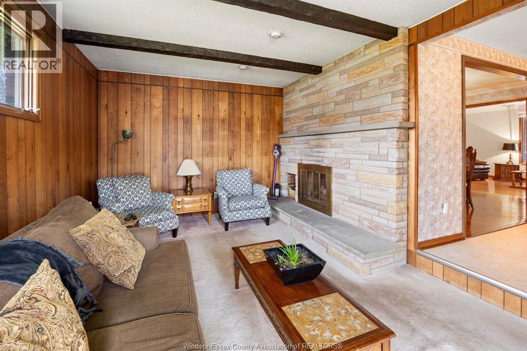 1565 ROXBOROUGH - 16