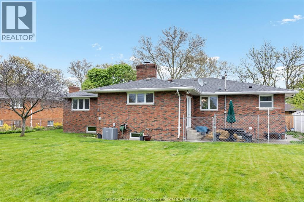 1565 ROXBOROUGH - 29