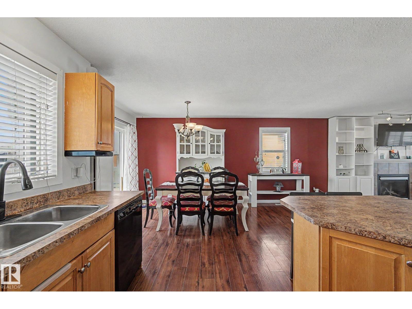 7565 165A AV NW - 7