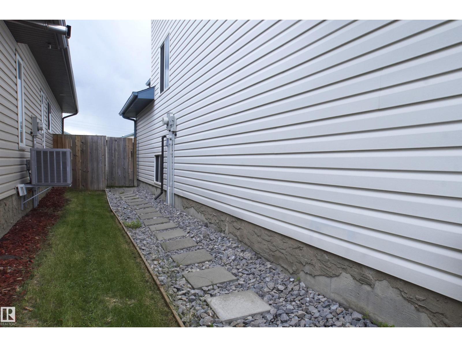 7565 165A AV NW - 47