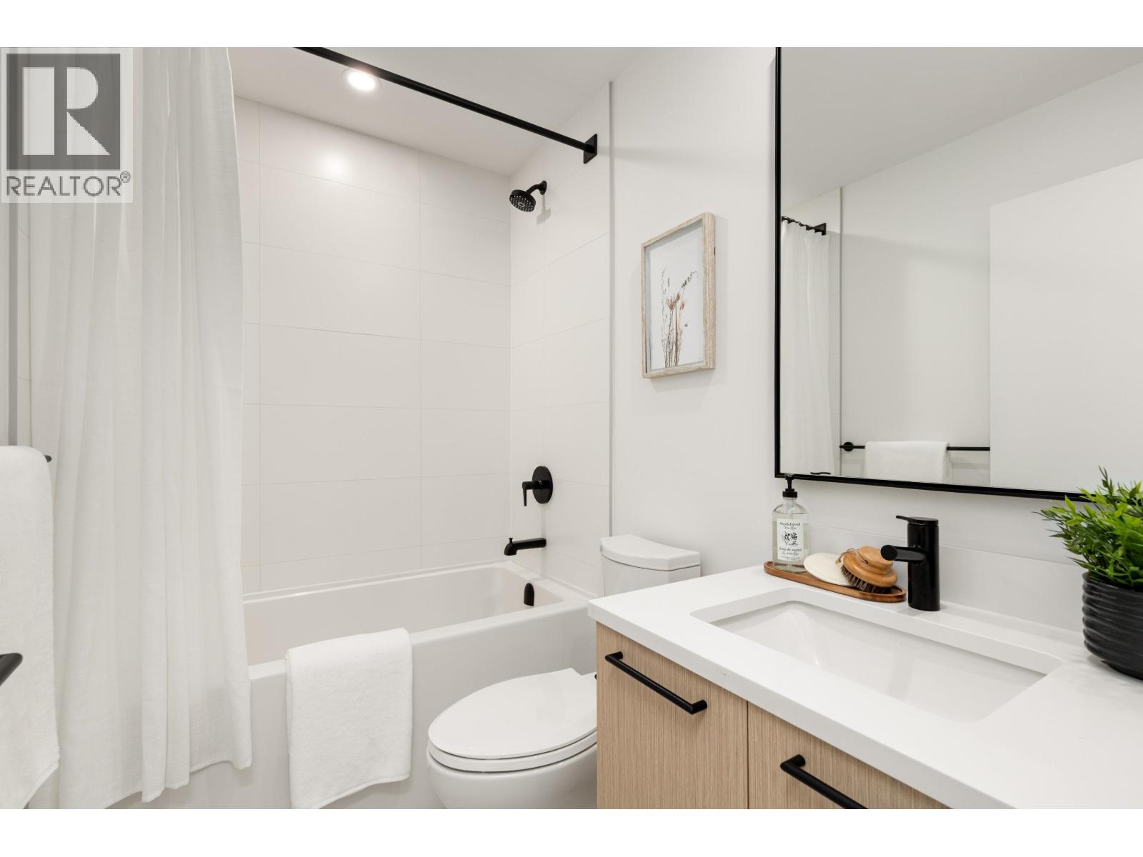 38001 HELM WAY, Squamish
