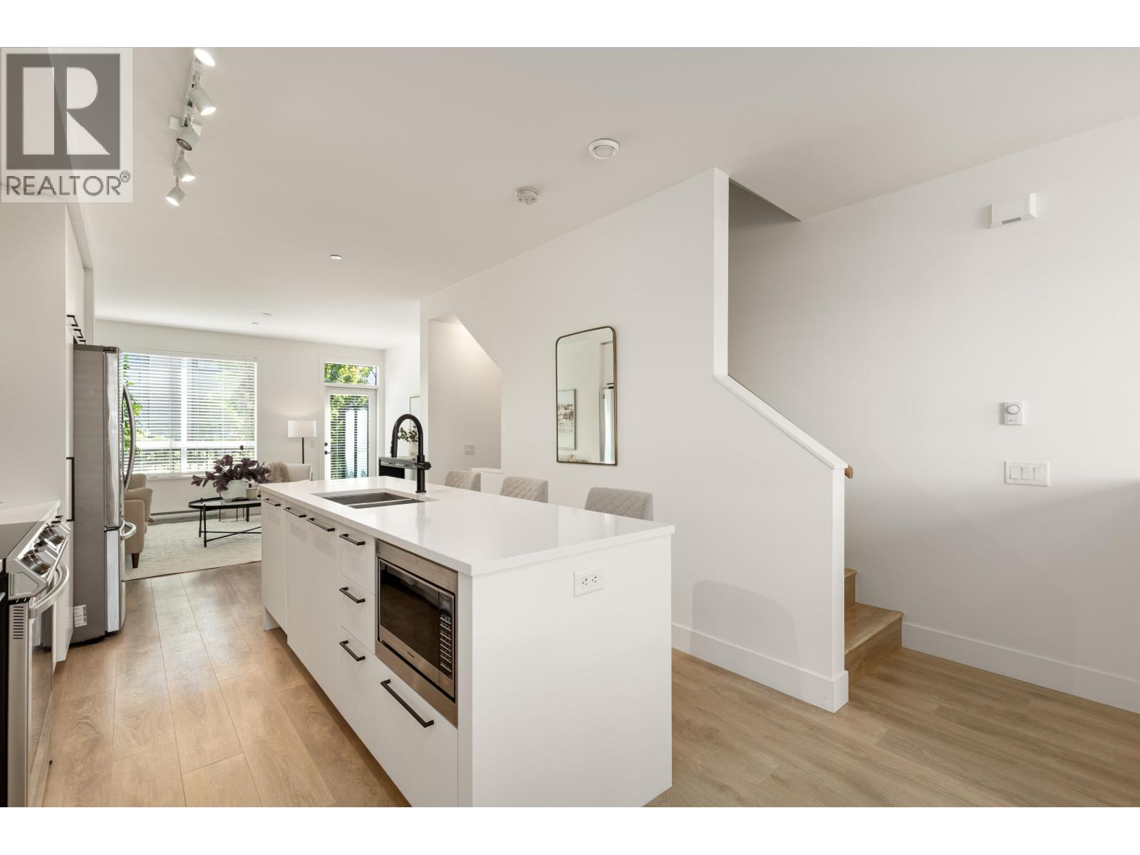 38001 HELM WAY, Squamish