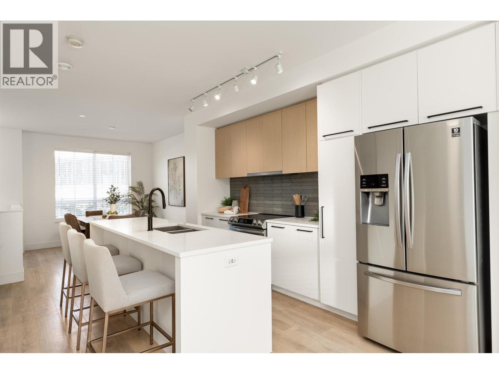 38001 HELM WAY, Squamish