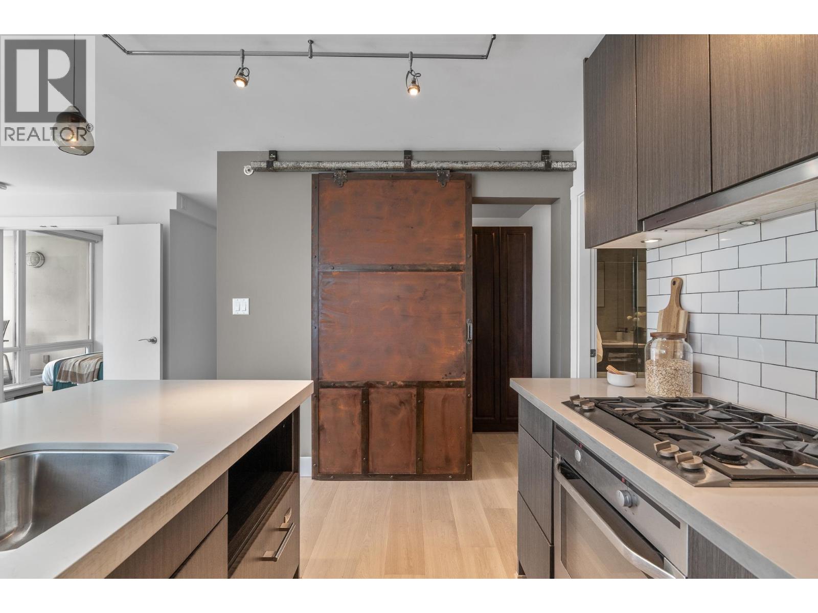 901 565 SMITHE STREET — photo 2