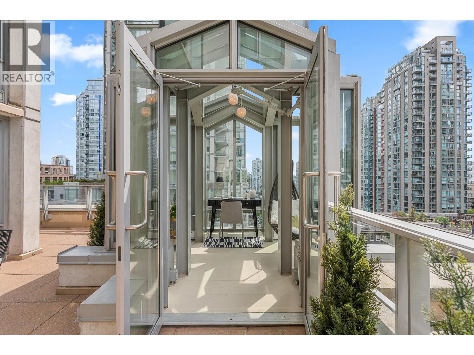 901 565 SMITHE STREET, Vancouver