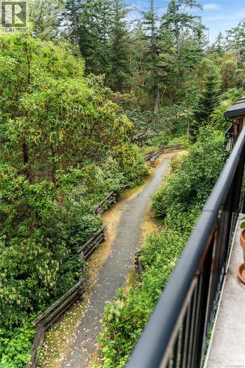 310 286 Wilfert Rd, View Royal