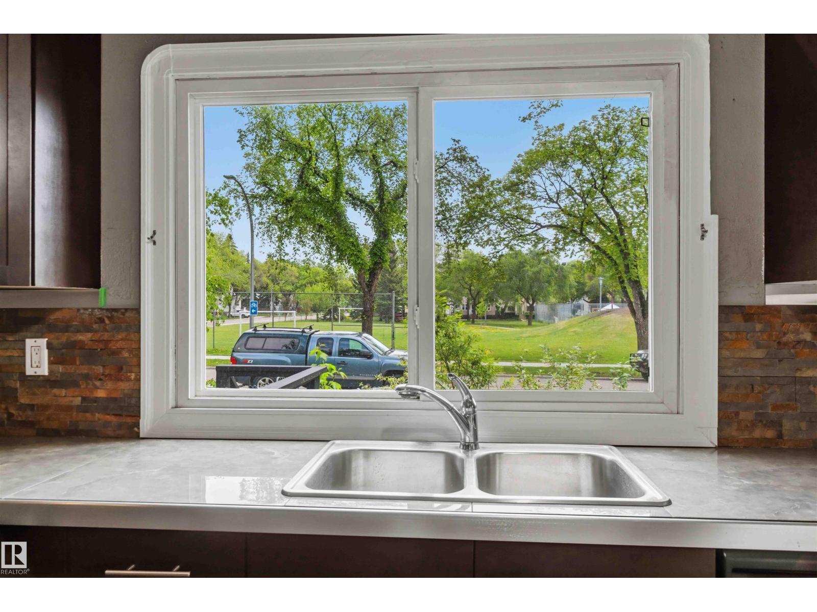 11842 93 ST NW - 20