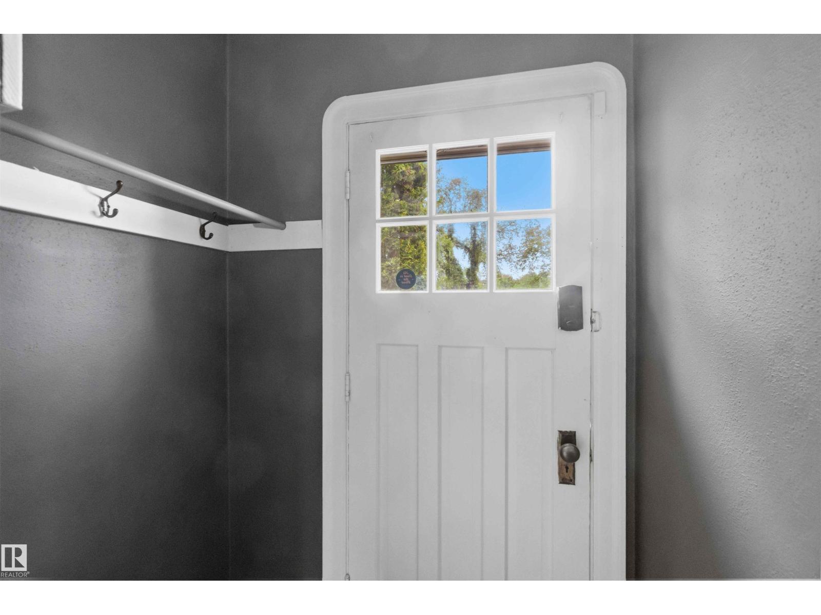 11842 93 ST NW - 8