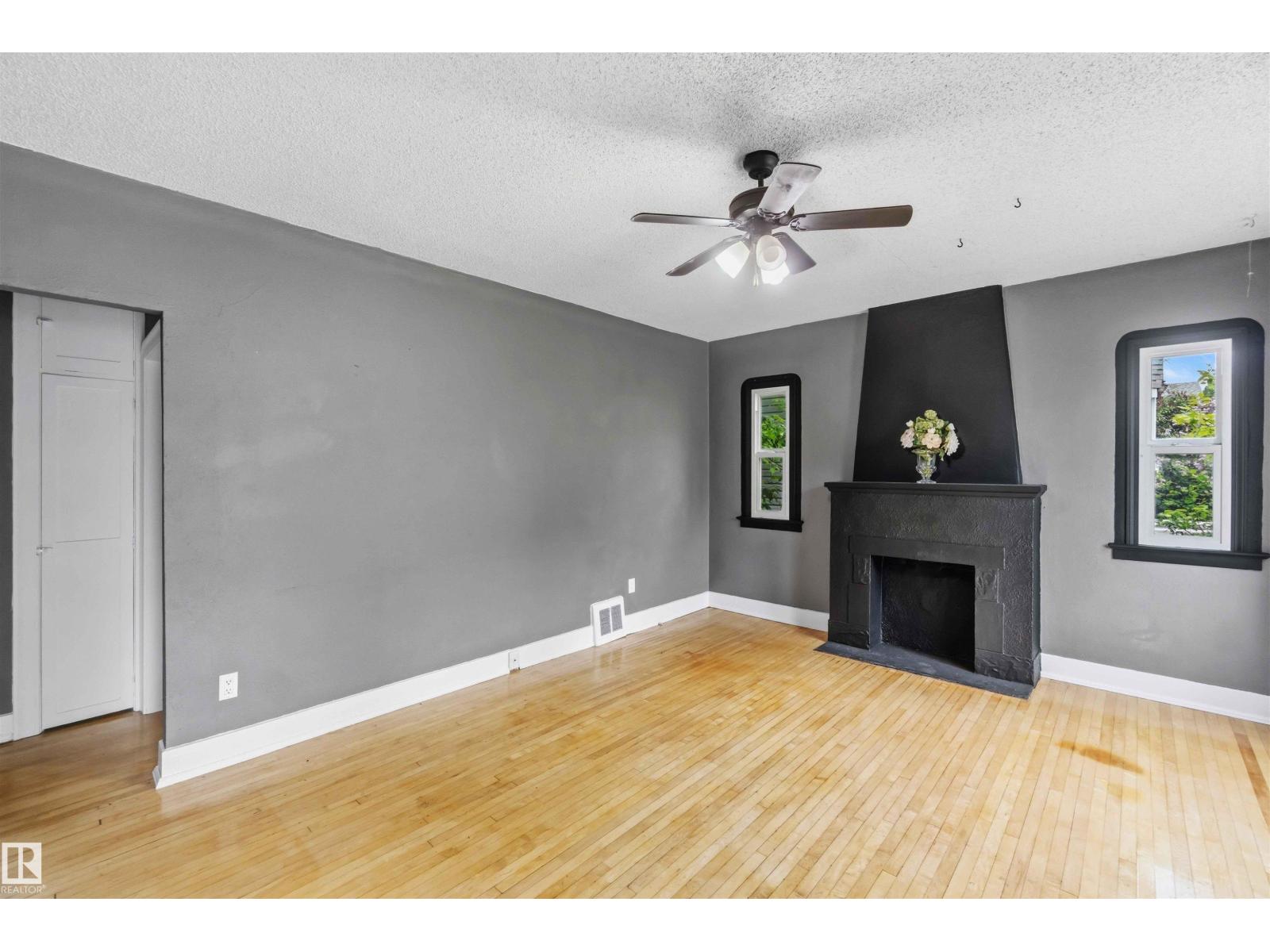 11842 93 ST NW - 10