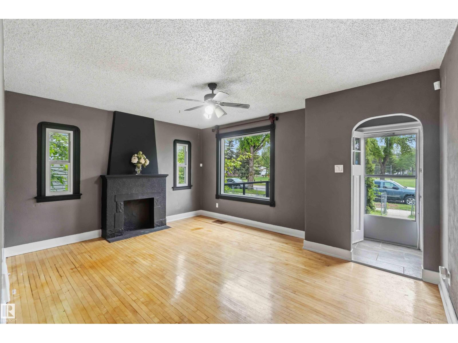 11842 93 ST NW - 11