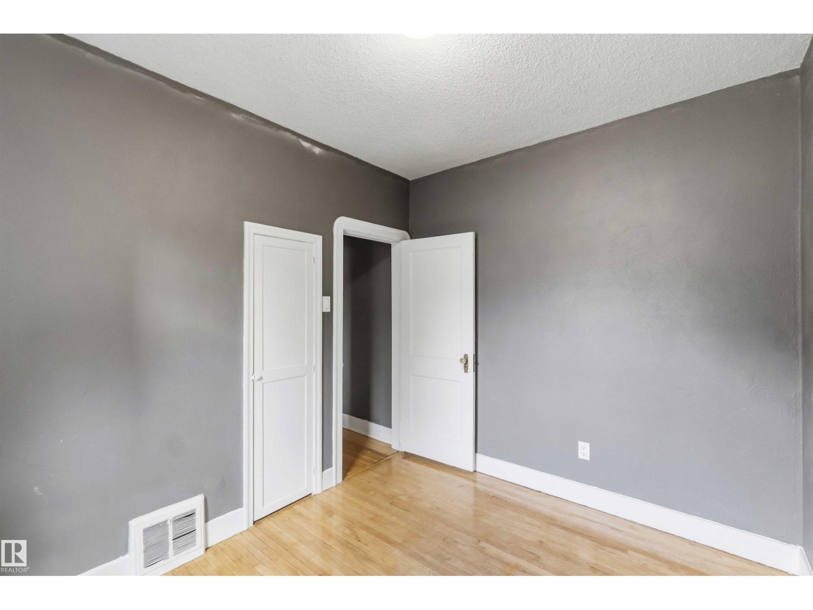 11842 93 ST NW - 25